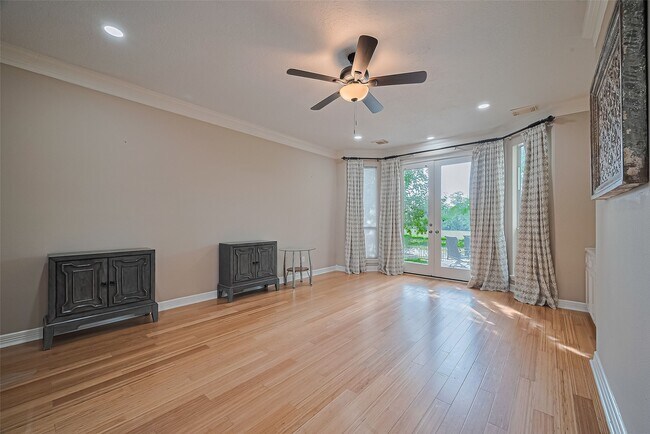Building Photo - 1123 Horseshoe Dr