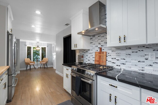 Building Photo - 9476 Hidden Valley Pl