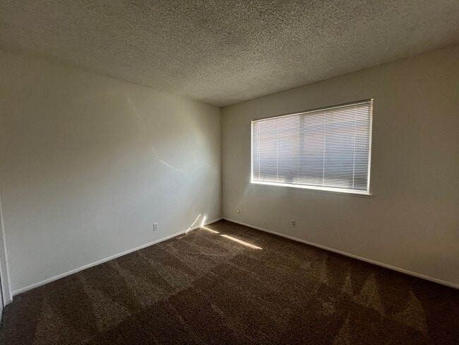 Building Photo - $500 OFF JAN RENT! 2 BED CONDO w/GARAGE!!