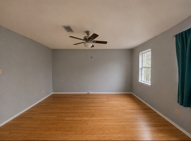 Building Photo - 7913 Grove Ridge Dr
