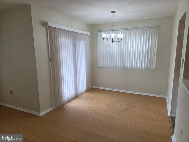 Building Photo - 22 Florence Tollgate Pl