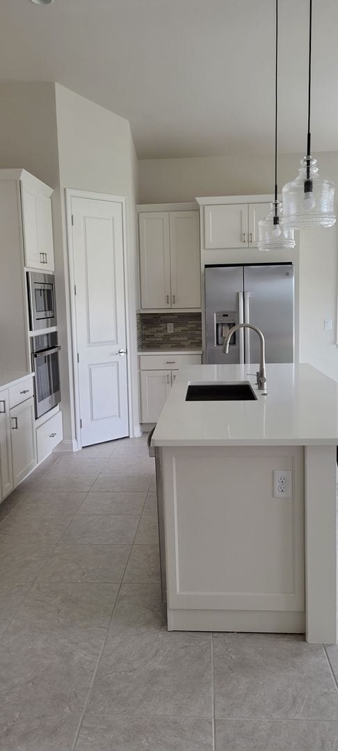 Building Photo - 3/2 with 2 car garage. Newer Construction home in Oakmont