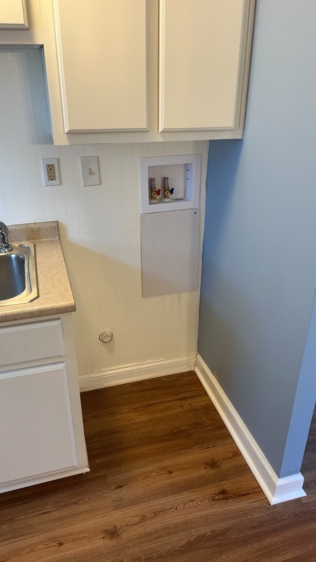 Building Photo - 4230 Reading Rd