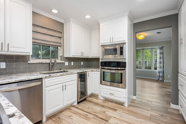 Building Photo - 14602 Oak Bend Dr