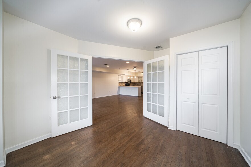 Flex room - 204 Jackson St