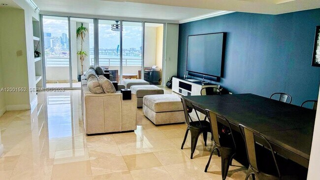 Building Photo - 848 Brickell Key Dr