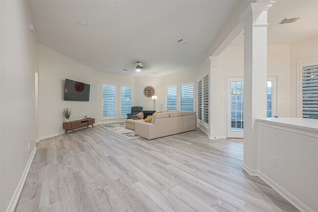 Building Photo - 643 Avery Dr
