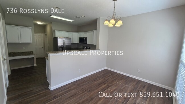 Building Photo - 736 Rosslyns Dale
