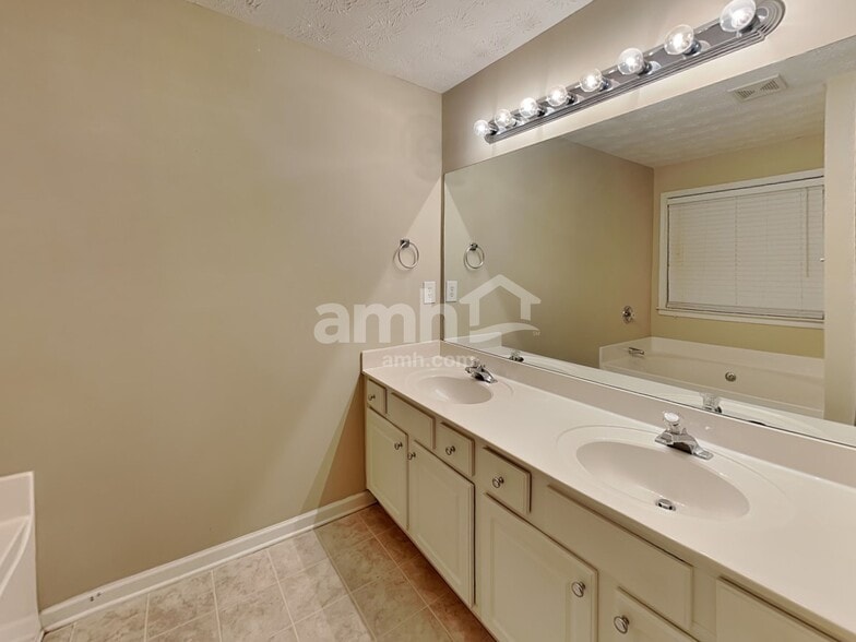 Building Photo - 3801 Bogan Mill Rd