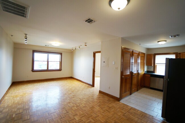 Building Photo - 84 Bloomfield St