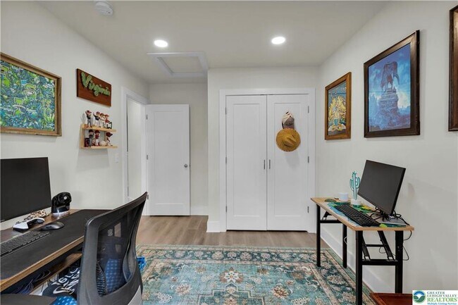 Building Photo - 221 Craig Ave