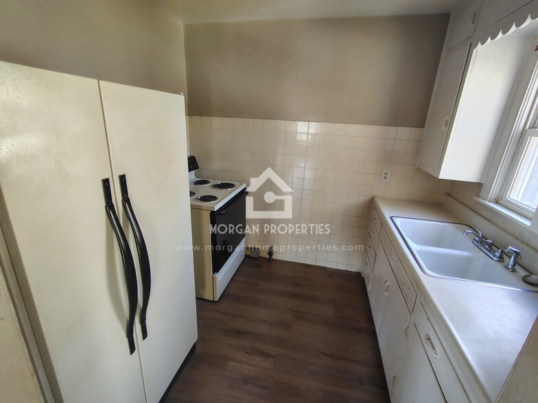 Building Photo - 1108 W 6th St