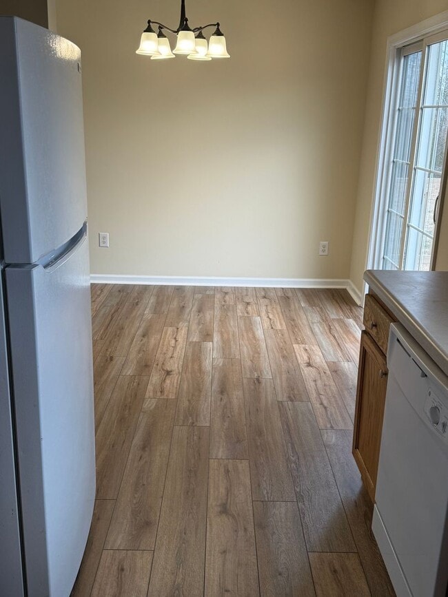 Building Photo - Stunning Country Home