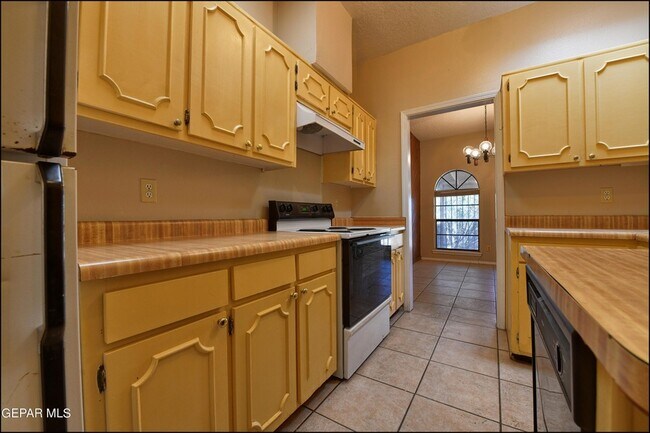 Building Photo - 10711 Ivanhoe Dr
