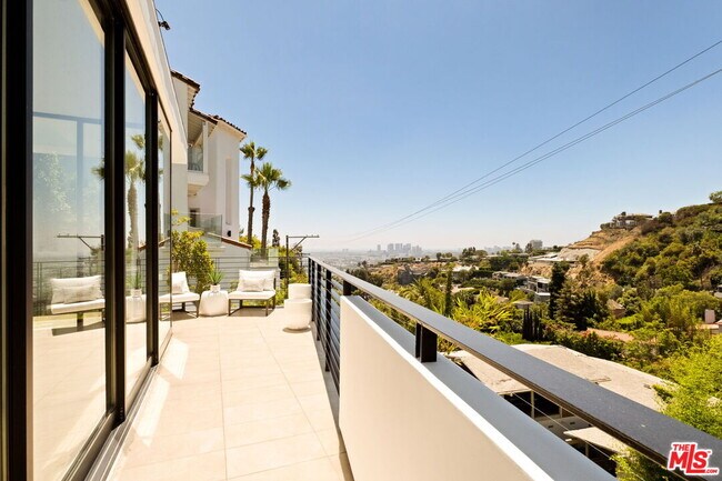 Building Photo - 1516 Forest Knoll Dr