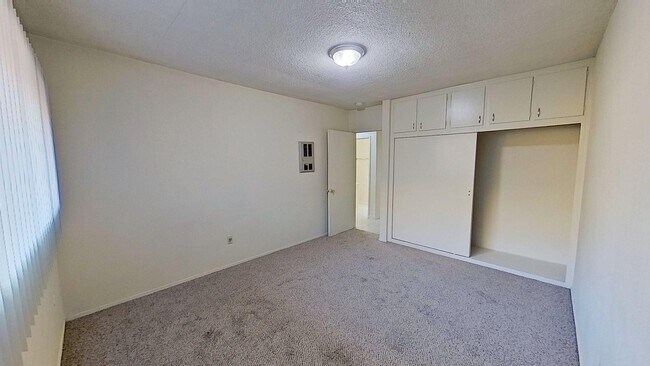 Building Photo - Lease listing - Pasadena Ave