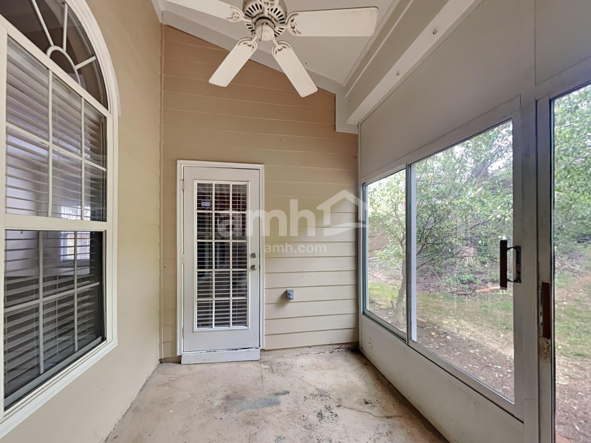 Building Photo - 985 Martin Field Dr
