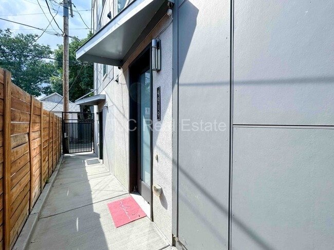 Building Photo - 4919 Lowell Blvd