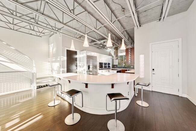 Building Photo - FULLY FURNISHED INDUSTRIAL LOFT SYTLE HOME