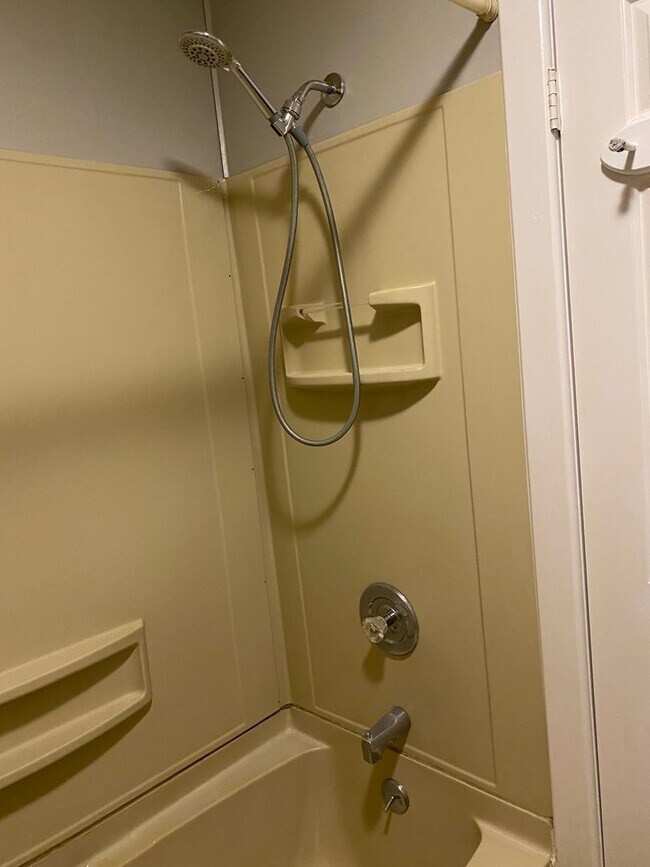 Building Photo - Coming soon! 4 Bedroom Farmhouse for Rent ...