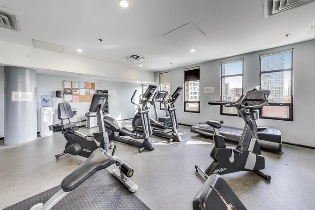 Building Photo - 1255 S State St