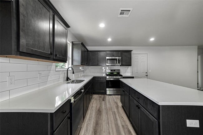 Building Photo - 1417 Mallard Dr