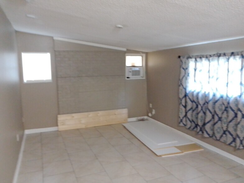 Building Photo - 2537 Chris Ct