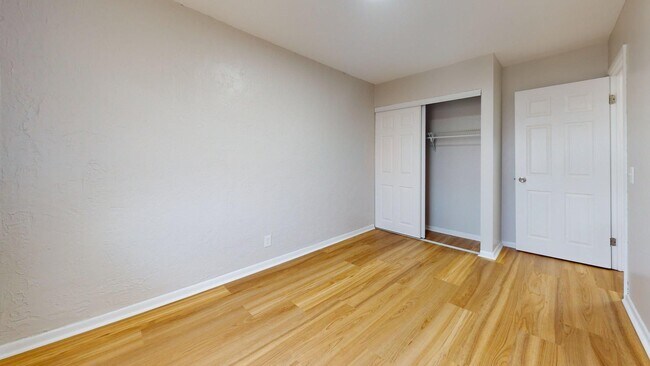 Building Photo - Elyria - fully updated two bedroom townhouse for rent!