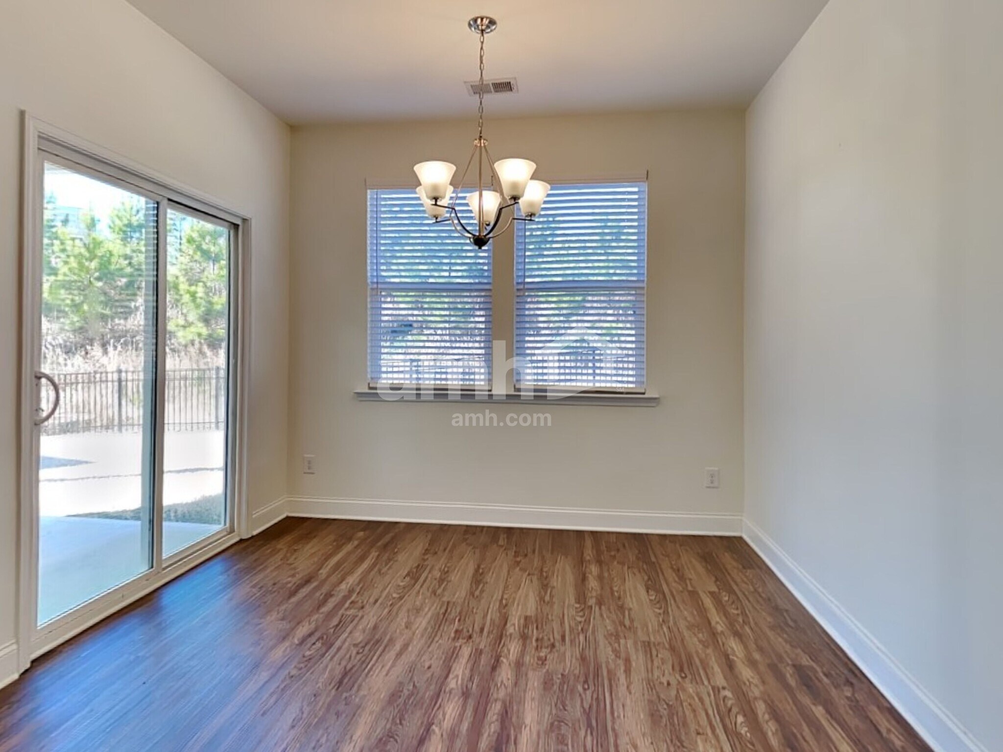 Building Photo - 713 Cyprus Ave