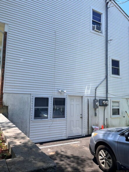 Building Photo - 70 Stephens Ln