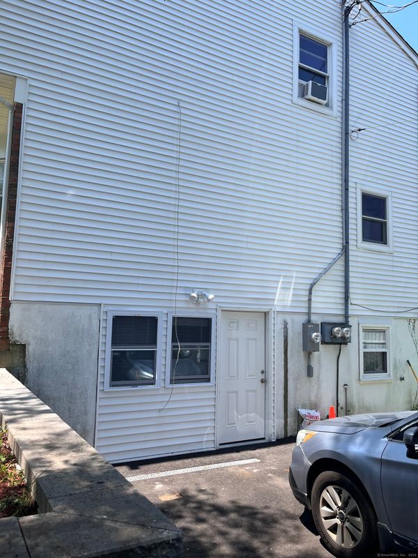 Building Photo - 70 Stephens Ln