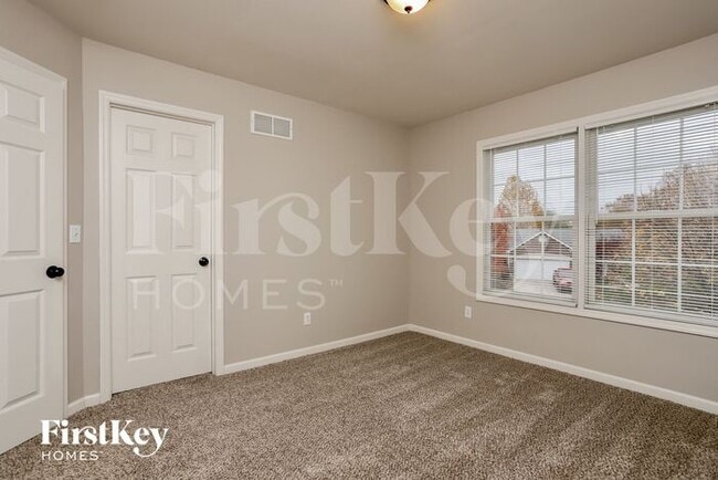 Building Photo - 332 Centerfield Dr