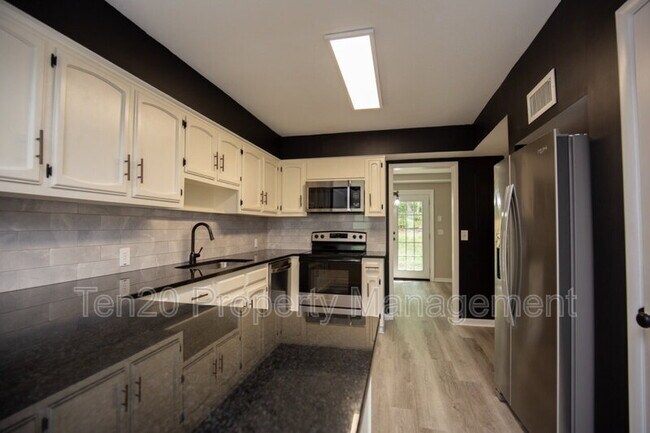 Building Photo - 2525 Norris Rd