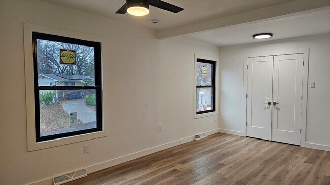 Building Photo - 2002 Woodlea Dr