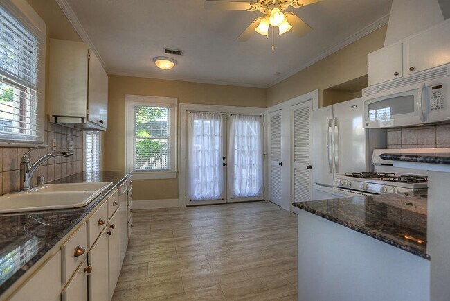 Building Photo - 1119 Jerome St