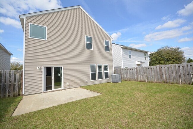 Building Photo - Great Amenities