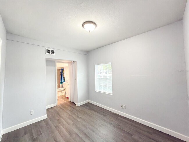 Building Photo - 2882 S Sanford Ave