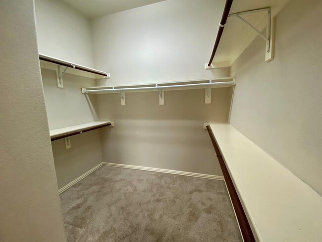 Building Photo - 1021 Durham Dr