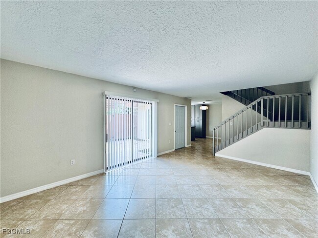 Building Photo - 5205 Cedarbend Dr