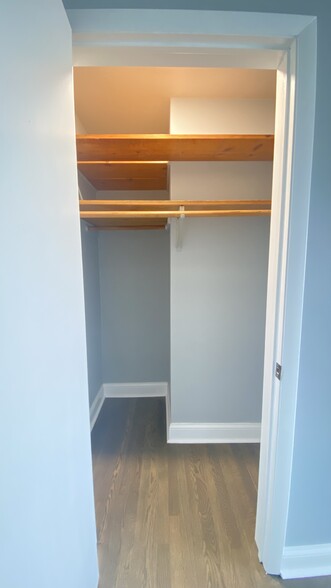 Building Photo - 2807 N McVicker Ave