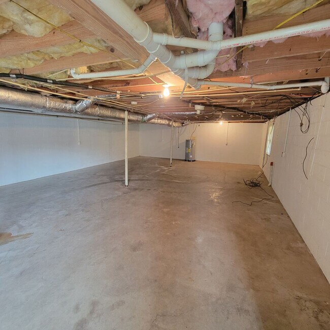 Building Photo - 3/2 Single Family- Full Unfinished Basement- Renovated House