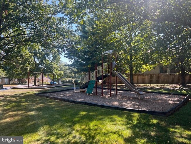 Building Photo - 8008 Broken Reed Ct