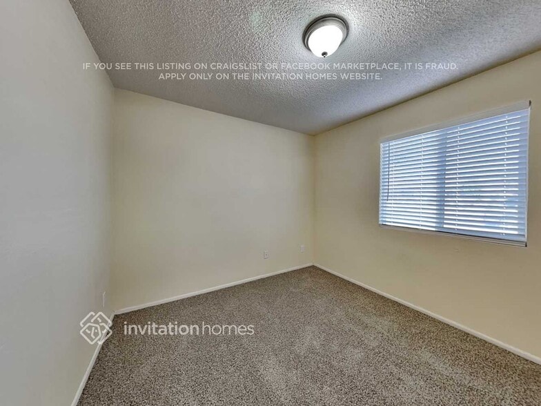 Building Photo - 208 N 100th Pl