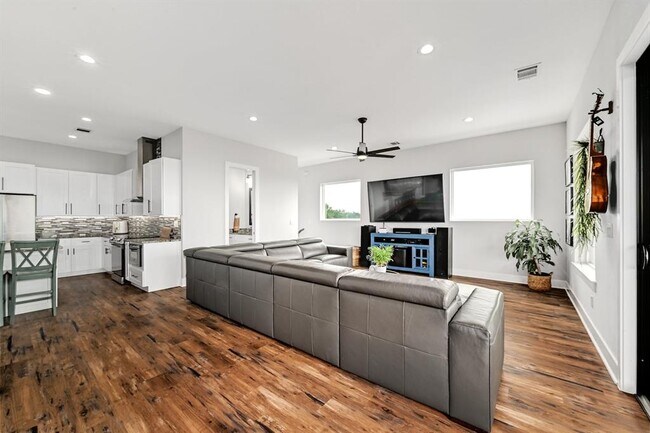 Building Photo - 18502 Venture Dr