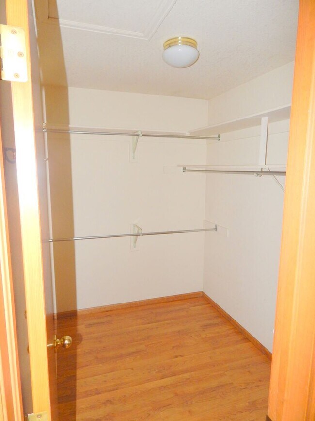 Building Photo - 718 Justice Dr