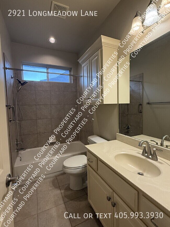 Building Photo - 2921 Longmeadow Ln