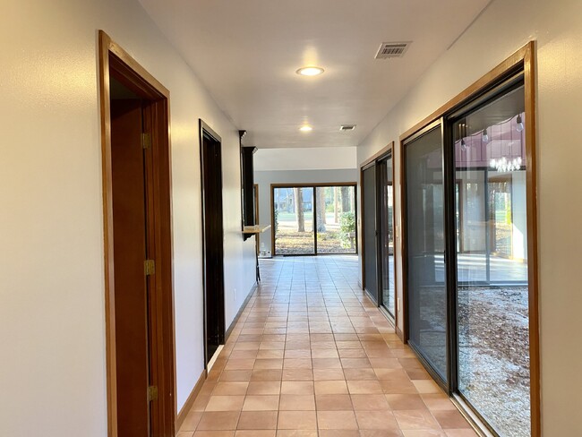 Building Photo - Rare opportunity to rent in Hilton Head Pl...