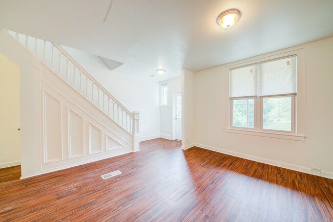 Building Photo - AVAILABLE AUGUST 2026 - RENOVATED 2+ Bedroom Home in MT. WASHINGTON!