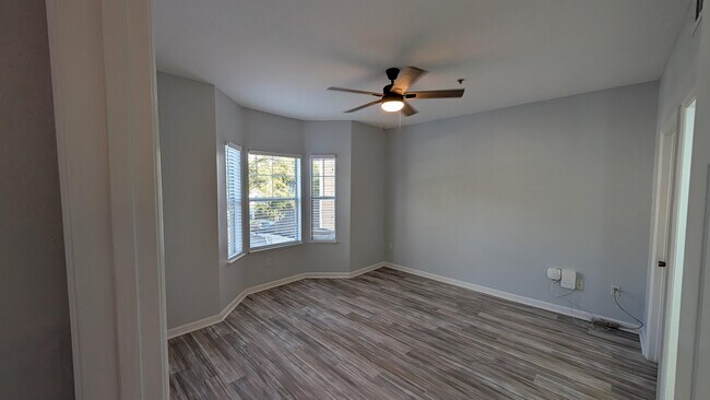 Building Photo - 2801 Chancellorsville Dr