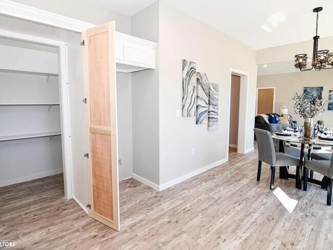 Building Photo - 2501 N Terrace Dr